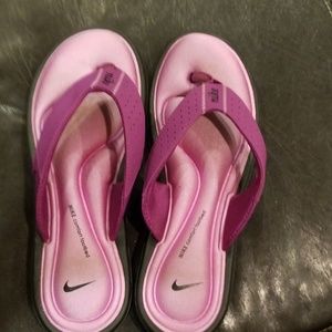 Nike comfort footbed flip flops